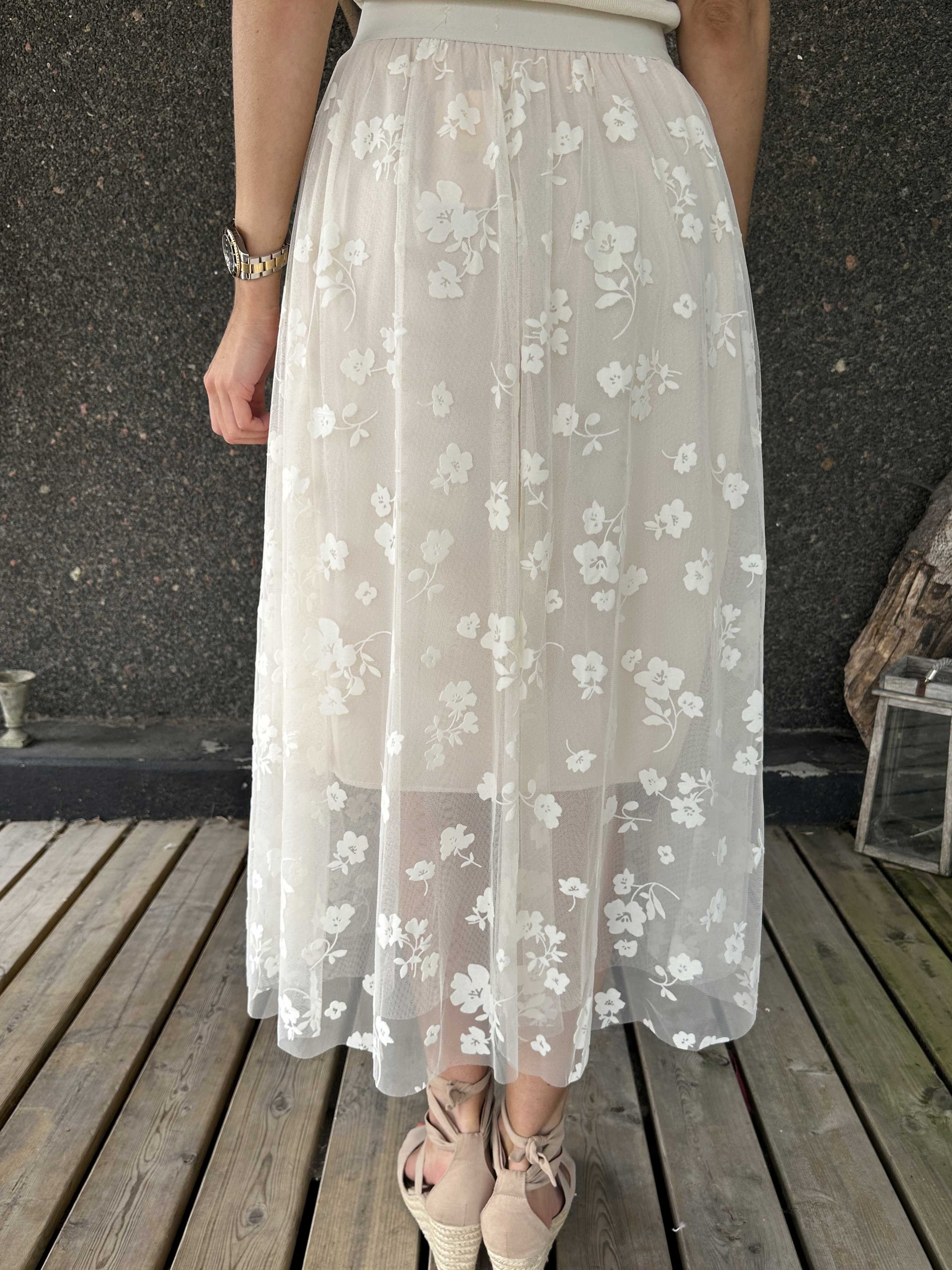 Aella - Lang nederdel med blomstret tyl